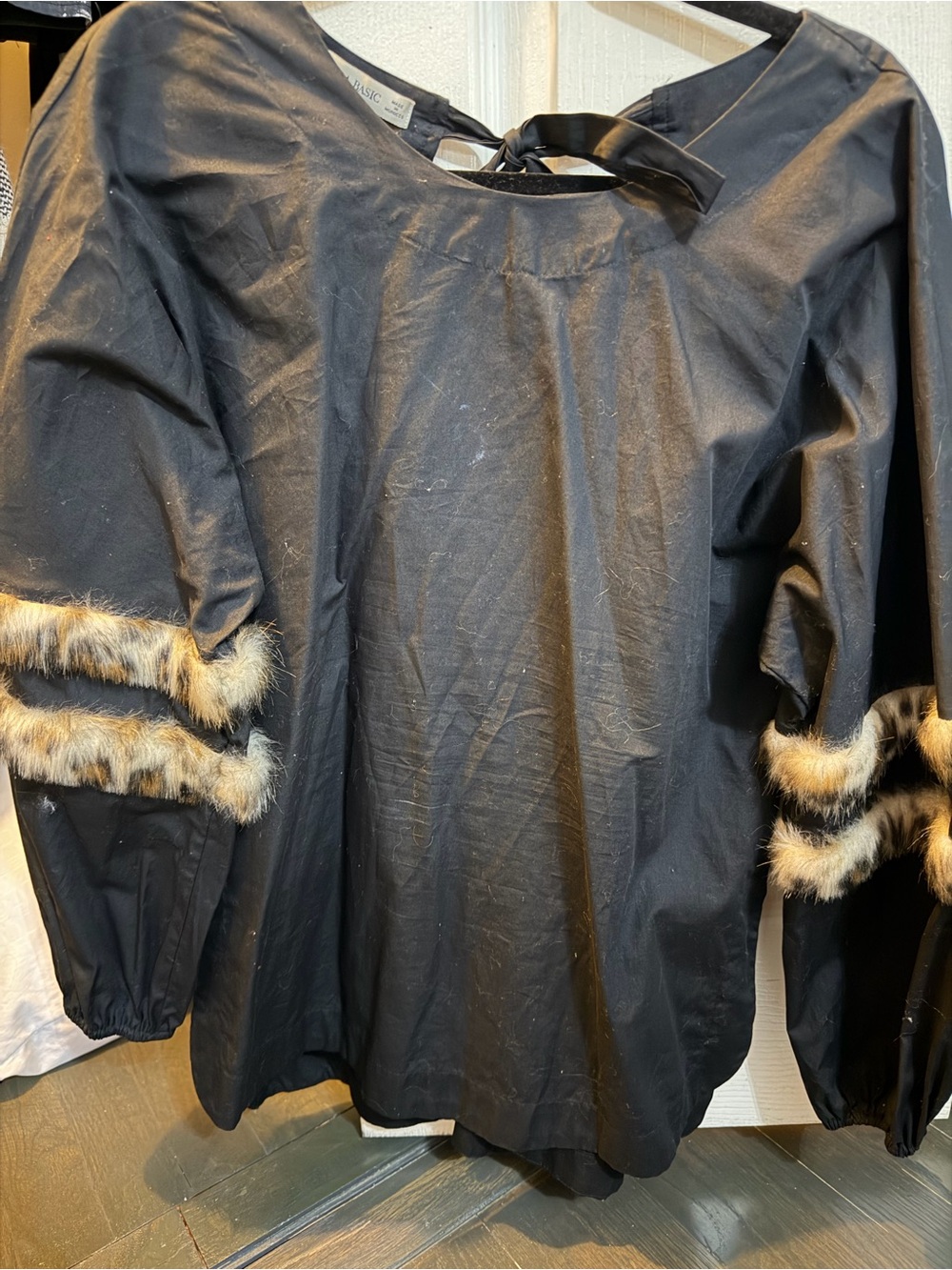 Zara Black Puff Sleeve Top with Faux Fur cheetah Trim xs